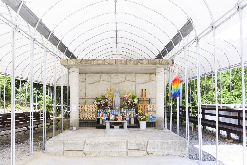 共同墓地で弔います